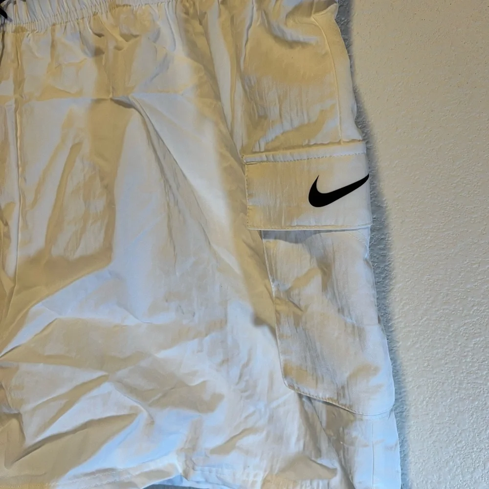 Nike Women's Athletic White Shorts size xxl
